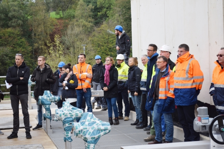 Gäste beim Richtfest der Ozonungsanlage

