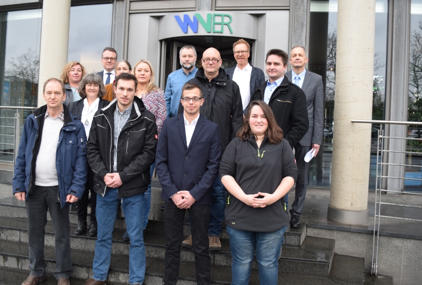 Auslerner, Ausbildungsverantwortliche und Vorstand am Verwaltungssitz des WVER in Düren