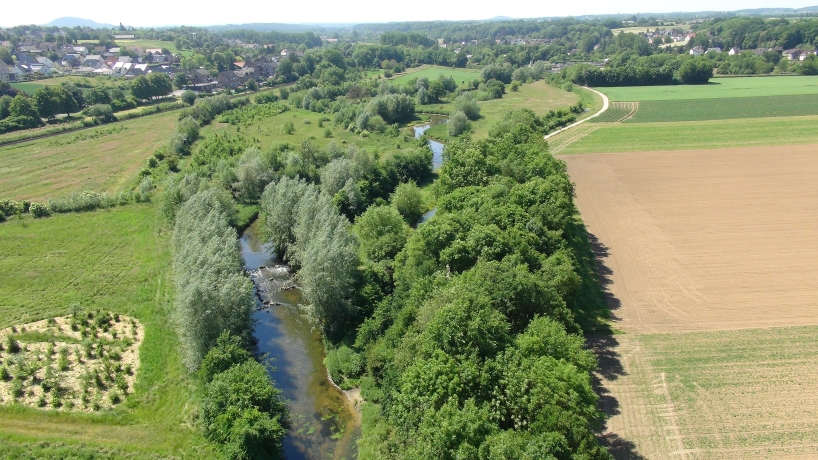 Luftbild eines renaturierten Wurmabschnittes bei Frelenberg (Übach-Palenberg) im Kreis Heinsberg